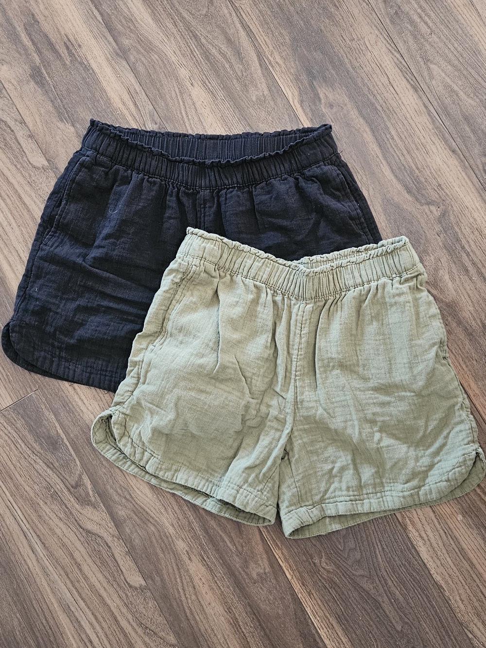 Old Navy Black and Olive Green Women’s Elastic Waist Shorts